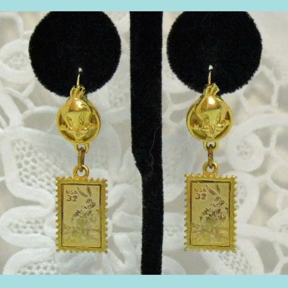 Vintage Signed 1997 USPS Warner Brothers Looney Tunes Stamp Earrings - Picture 1 of 9